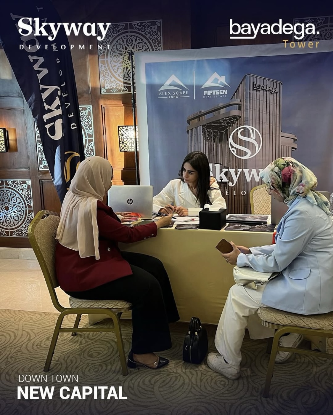 تفاعل الزوار مع فريق سكاي واي في المعرض